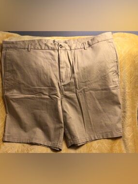 Old Navy Men's Light Khaki Flat-Front Shorts New